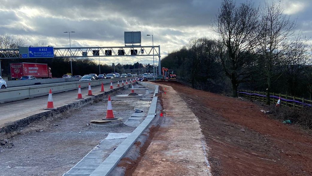 Dynamic hard shoulder in construction on the side of the M6